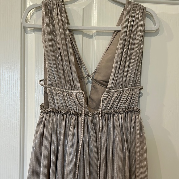 Elegant Silver Evening Gown - Picture 2 of 6